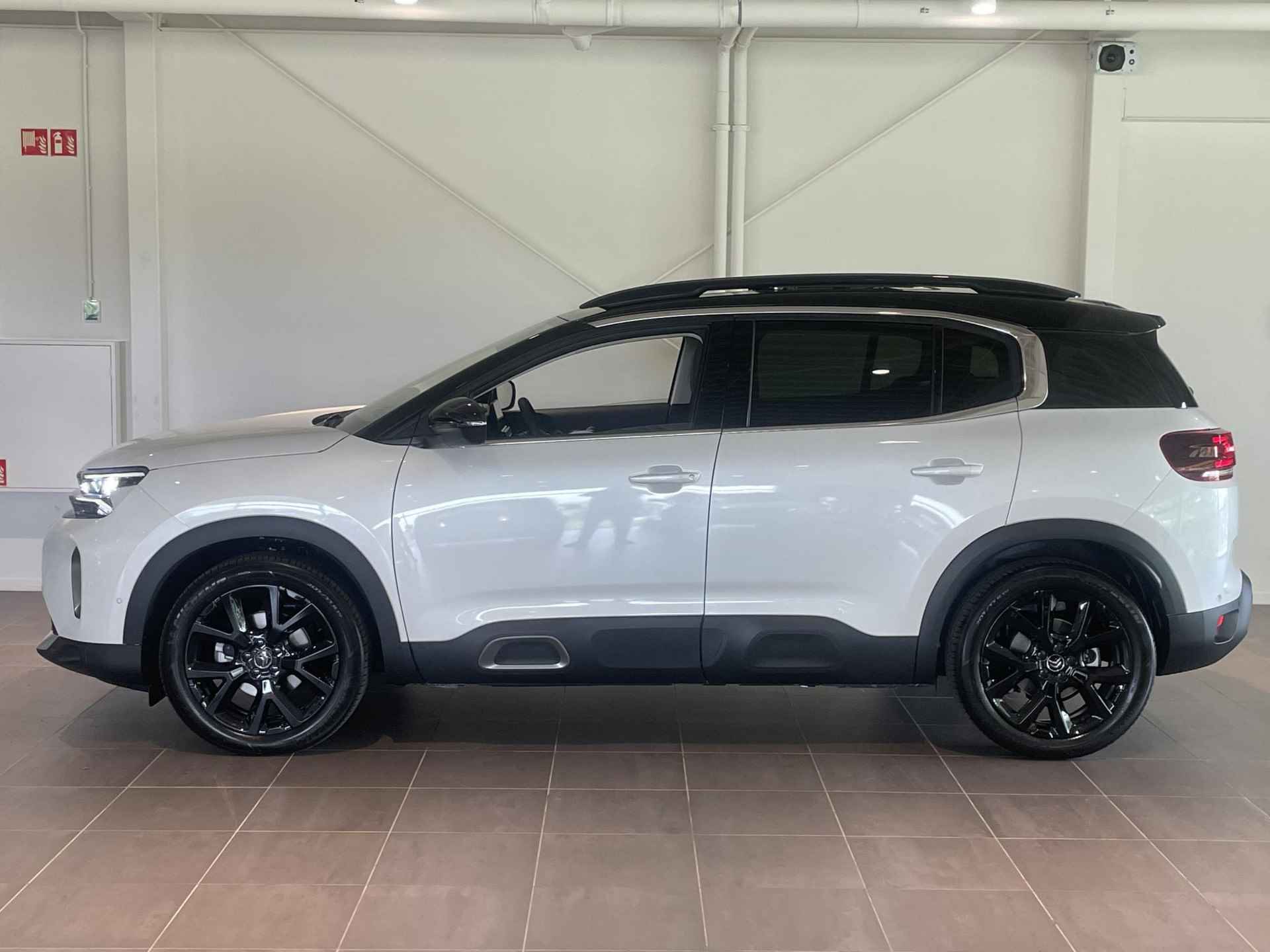 Citroen C5 Aircross 1.2 PureTech Shine | 19" Velgen | Cruise Control | Panoramisch schuif/kanteldak | Handsfree achterklep | LED verlichting | Navigatie | Camera achter - 3/26