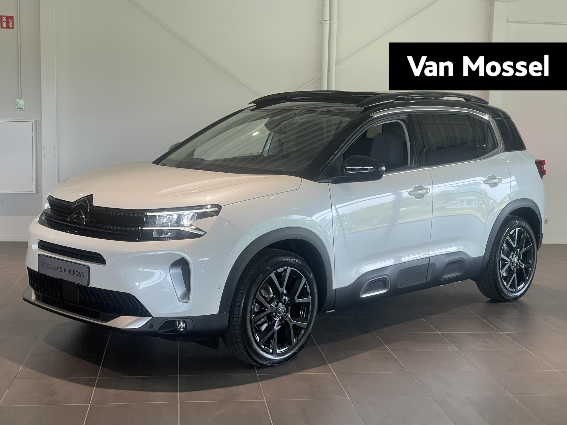 Citroen C5 Aircross 1.2 PureTech Shine | 19" Velgen | Cruise Control | Panoramisch schuif/kanteldak | Handsfree achterklep | LED verlichting | Navigatie | Camera achter