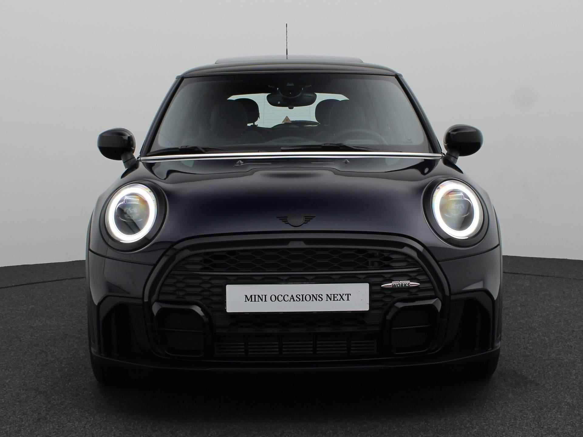 MINI 3-Deurs Cooper Rockingham GT + Premium Pakket + 	Glazen panoramadak + Achteruitrijcamera + Driving Assistant + Elektrisch verwarmde voorstoelen + PDC +17'' - 3/22