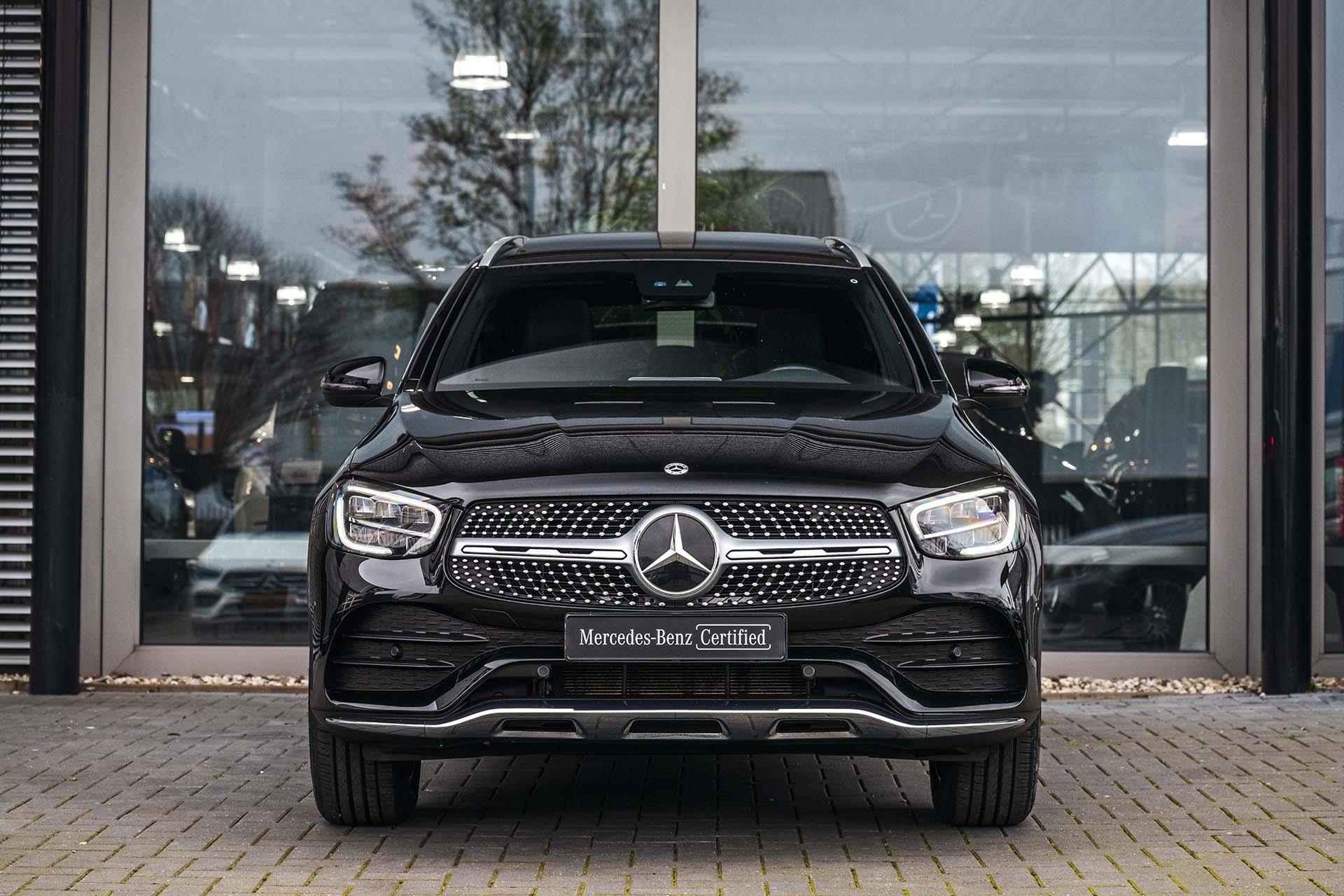 Mercedes-Benz GLC-klasse 300e 4MATIC Premium AMG | Panoramadak | Trekhaak | Digital dashboard | Dodehoekassistent | Stoelverwarming | LED Performance koplampen - 3/38