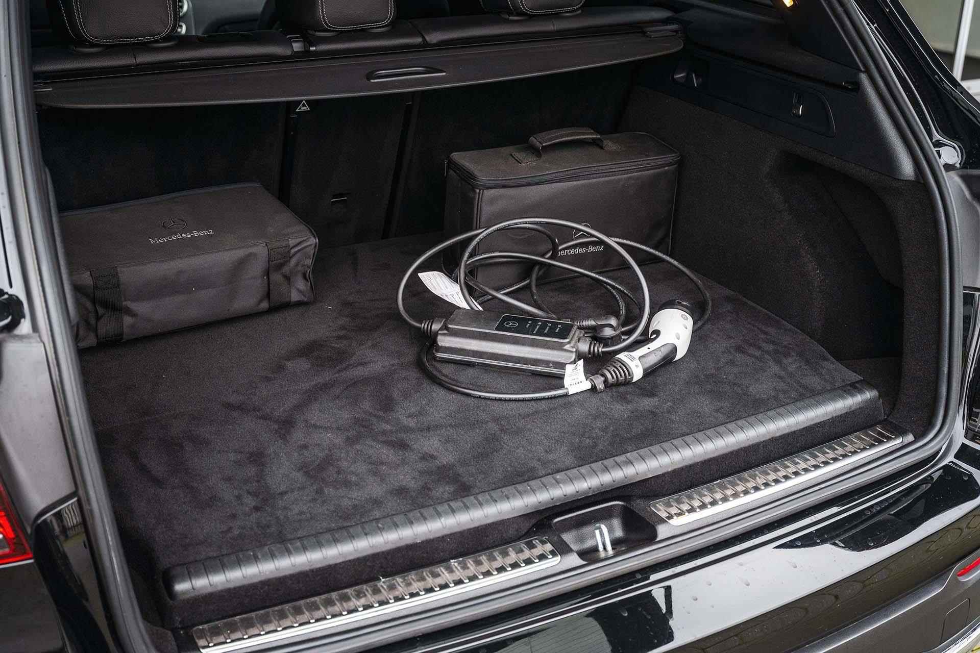 Mercedes-Benz GLC-klasse 300e 4MATIC Premium AMG | Panoramadak | Trekhaak | Digital dashboard | Dodehoekassistent | Stoelverwarming | LED Performance koplampen - 12/38