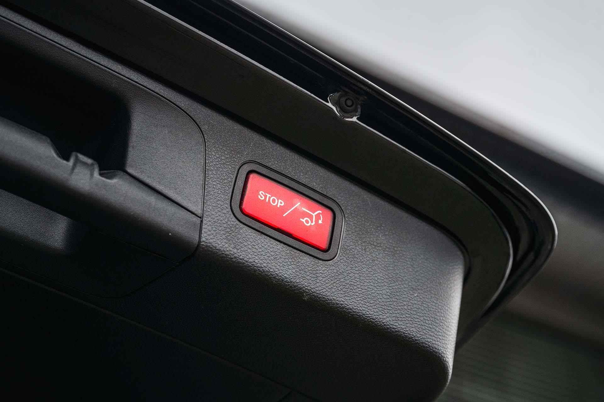 Mercedes-Benz GLC-klasse 300e 4MATIC Premium AMG | Panoramadak | Trekhaak | Digital dashboard | Dodehoekassistent | Stoelverwarming | LED Performance koplampen - 14/38
