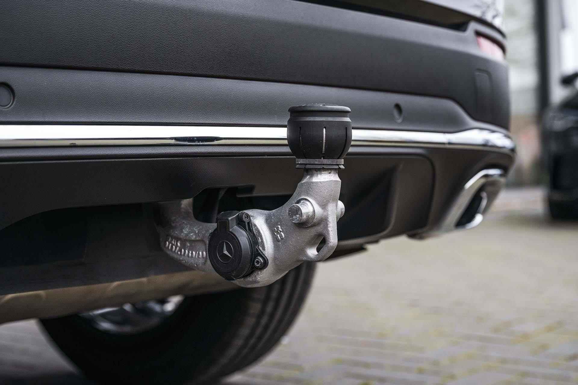 Mercedes-Benz GLC-klasse 300e 4MATIC Premium AMG | Panoramadak | Trekhaak | Digital dashboard | Dodehoekassistent | Stoelverwarming | LED Performance koplampen - 15/38