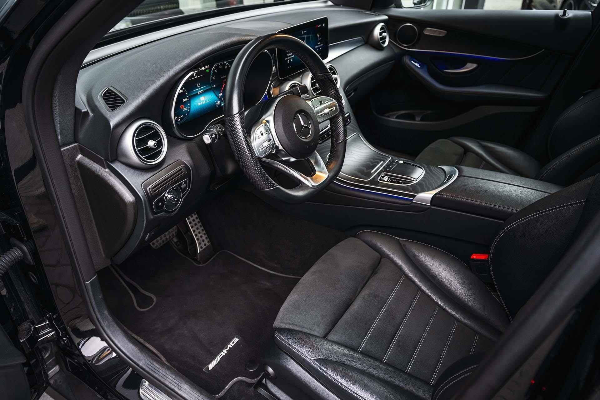 Mercedes-Benz GLC-klasse 300e 4MATIC Premium AMG | Panoramadak | Trekhaak | Digital dashboard | Dodehoekassistent | Stoelverwarming | LED Performance koplampen - 16/38