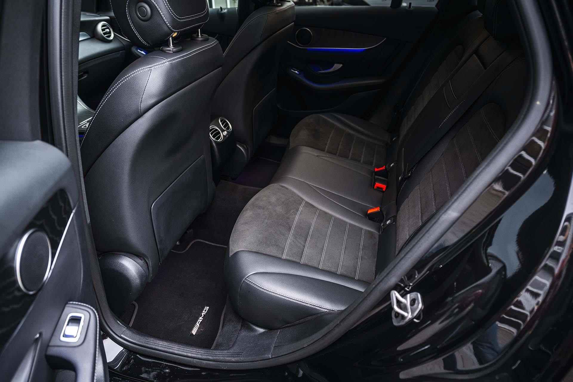 Mercedes-Benz GLC-klasse 300e 4MATIC Premium AMG | Panoramadak | Trekhaak | Digital dashboard | Dodehoekassistent | Stoelverwarming | LED Performance koplampen - 18/38