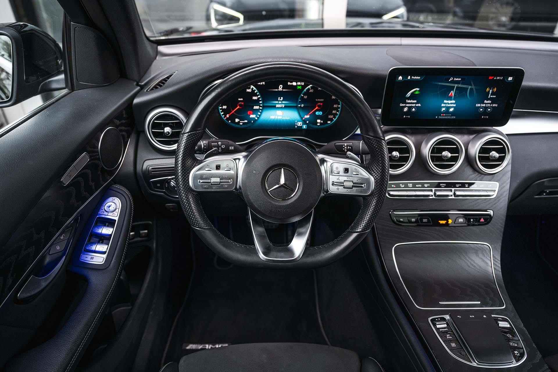 Mercedes-Benz GLC-klasse 300e 4MATIC Premium AMG | Panoramadak | Trekhaak | Digital dashboard | Dodehoekassistent | Stoelverwarming | LED Performance koplampen - 19/38