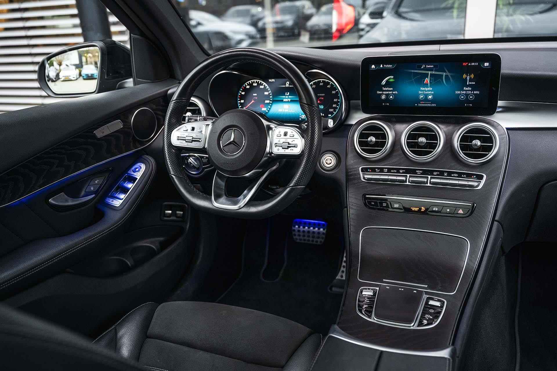 Mercedes-Benz GLC-klasse 300e 4MATIC Premium AMG | Panoramadak | Trekhaak | Digital dashboard | Dodehoekassistent | Stoelverwarming | LED Performance koplampen - 21/38