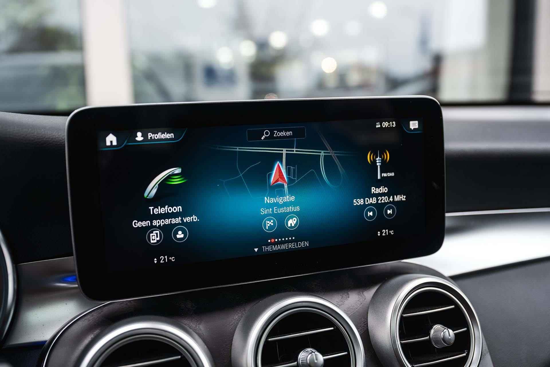 Mercedes-Benz GLC-klasse 300e 4MATIC Premium AMG | Panoramadak | Trekhaak | Digital dashboard | Dodehoekassistent | Stoelverwarming | LED Performance koplampen - 23/38