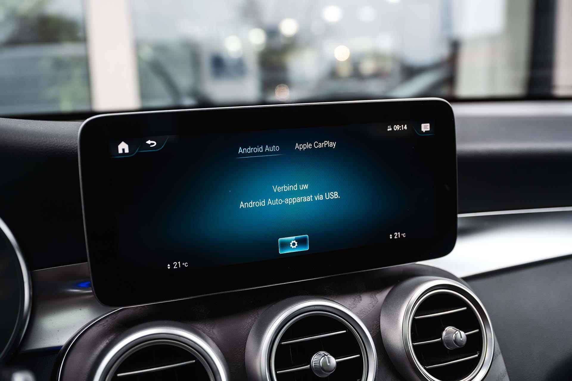 Mercedes-Benz GLC-klasse 300e 4MATIC Premium AMG | Panoramadak | Trekhaak | Digital dashboard | Dodehoekassistent | Stoelverwarming | LED Performance koplampen - 29/38