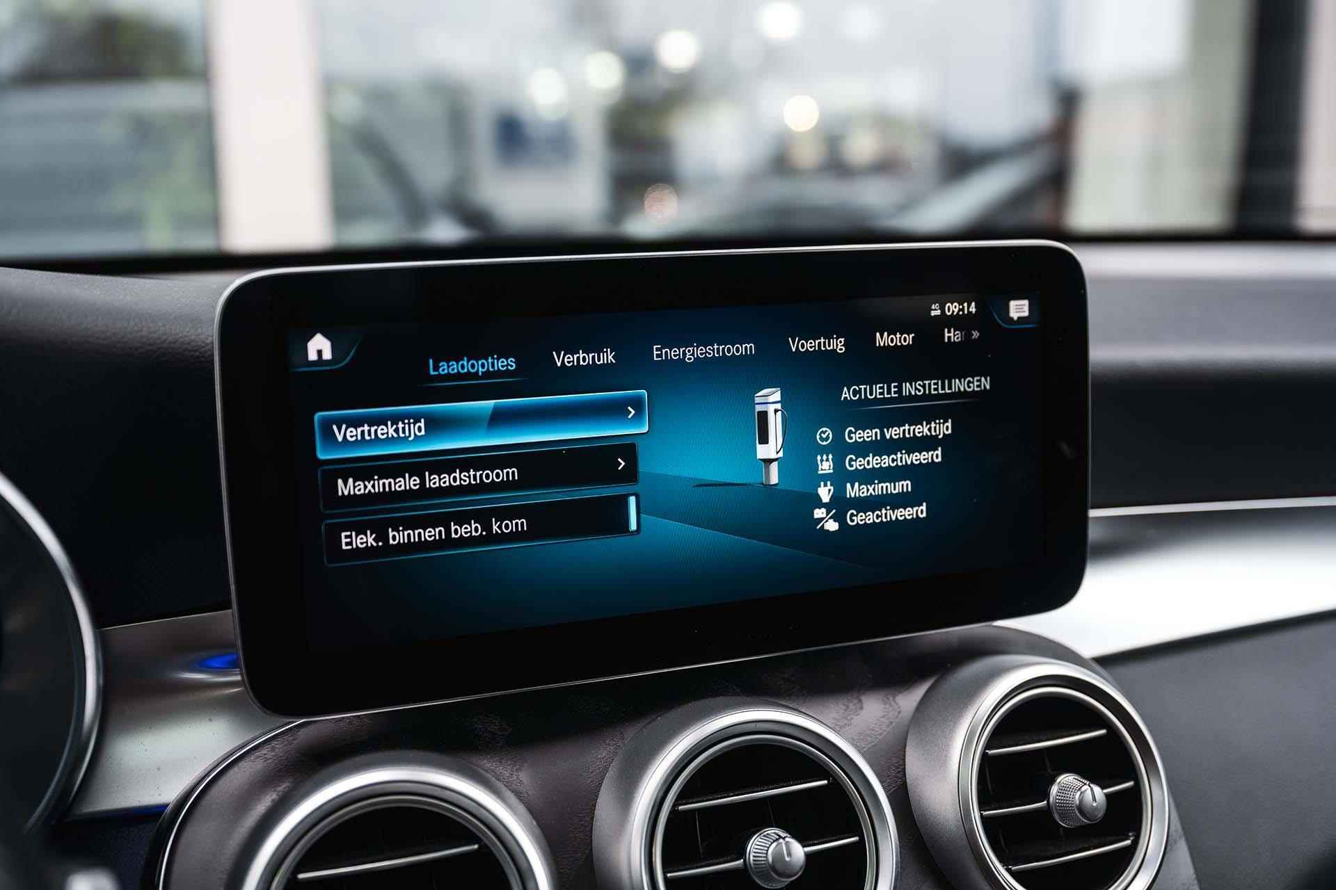 Mercedes-Benz GLC-klasse 300e 4MATIC Premium AMG | Panoramadak | Trekhaak | Digital dashboard | Dodehoekassistent | Stoelverwarming | LED Performance koplampen - 30/38