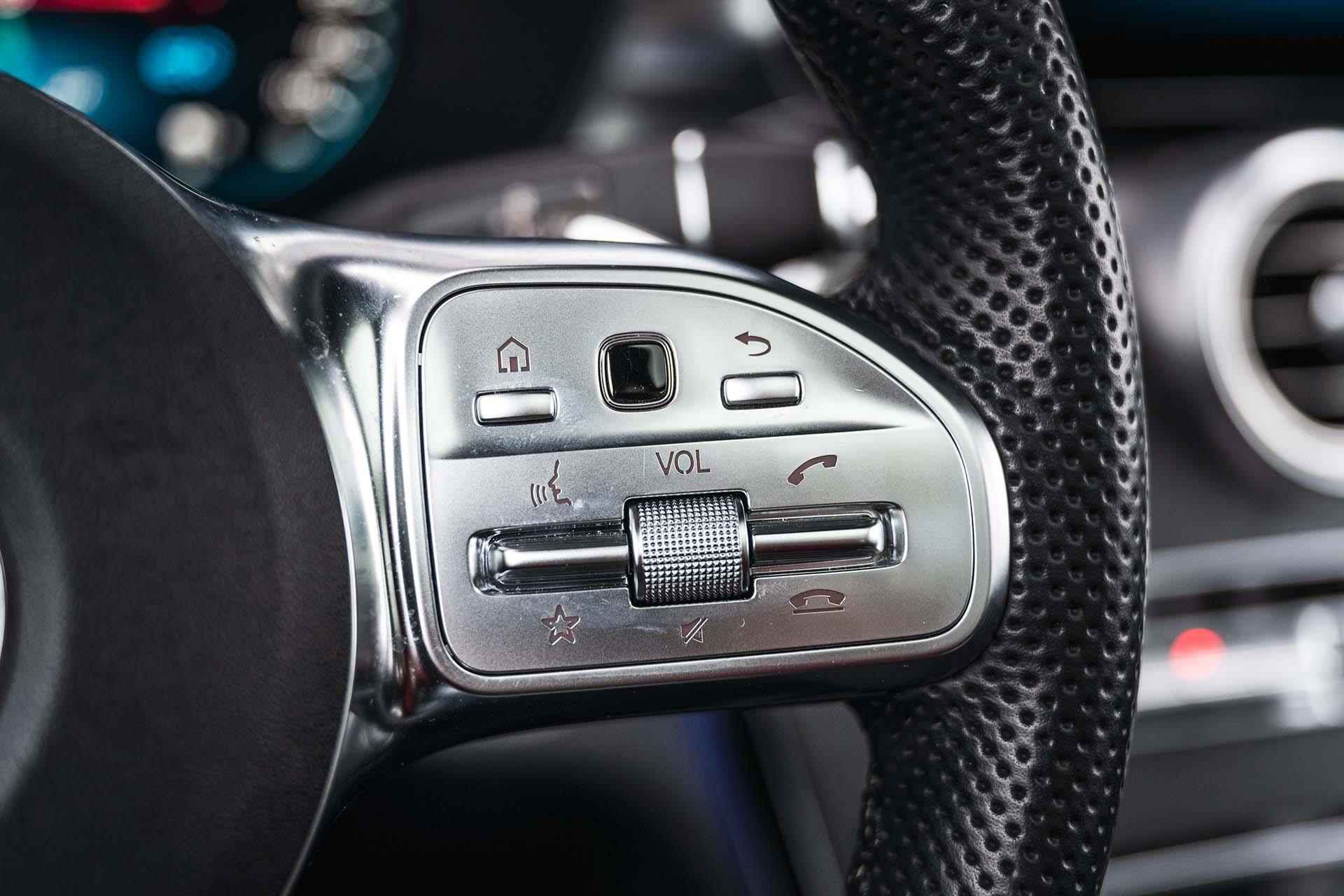 Mercedes-Benz GLC-klasse 300e 4MATIC Premium AMG | Panoramadak | Trekhaak | Digital dashboard | Dodehoekassistent | Stoelverwarming | LED Performance koplampen - 34/38