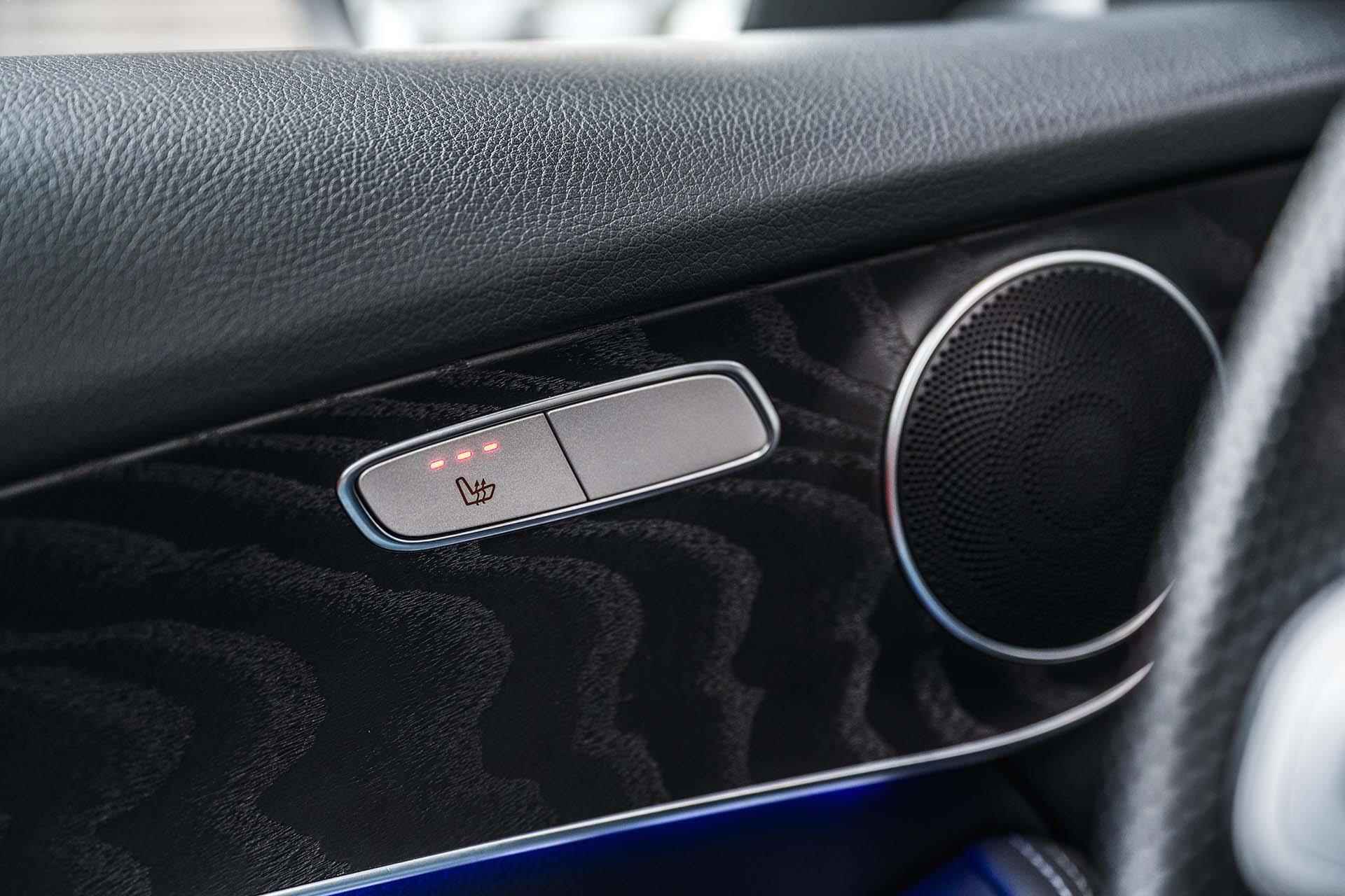 Mercedes-Benz GLC-klasse 300e 4MATIC Premium AMG | Panoramadak | Trekhaak | Digital dashboard | Dodehoekassistent | Stoelverwarming | LED Performance koplampen - 35/38