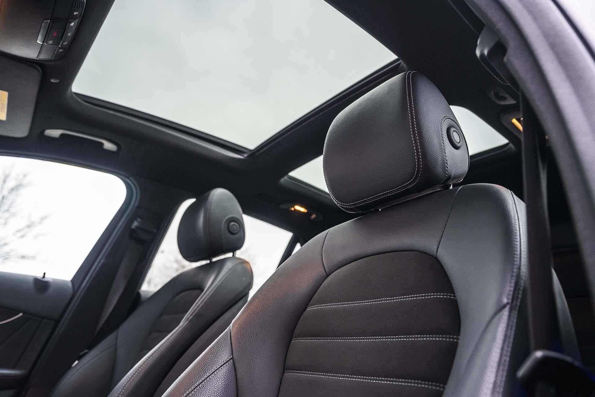 Mercedes-Benz GLC-klasse 300e 4MATIC Premium AMG | Panoramadak | Trekhaak | Digital dashboard | Dodehoekassistent | Stoelverwarming | LED Performance koplampen - 36/38