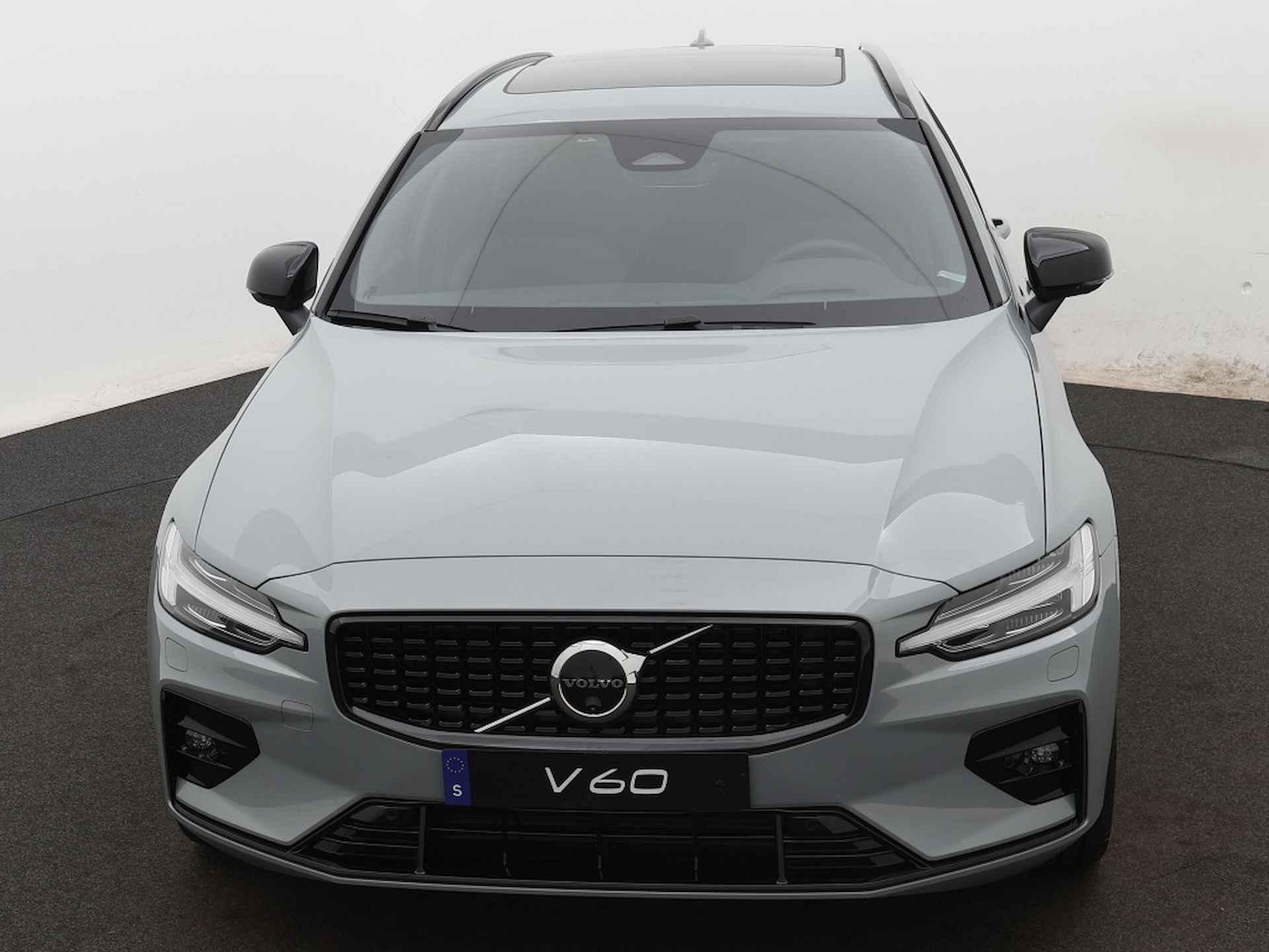 Volvo V60 2.0 B3 Ultimate Dark - 8/38