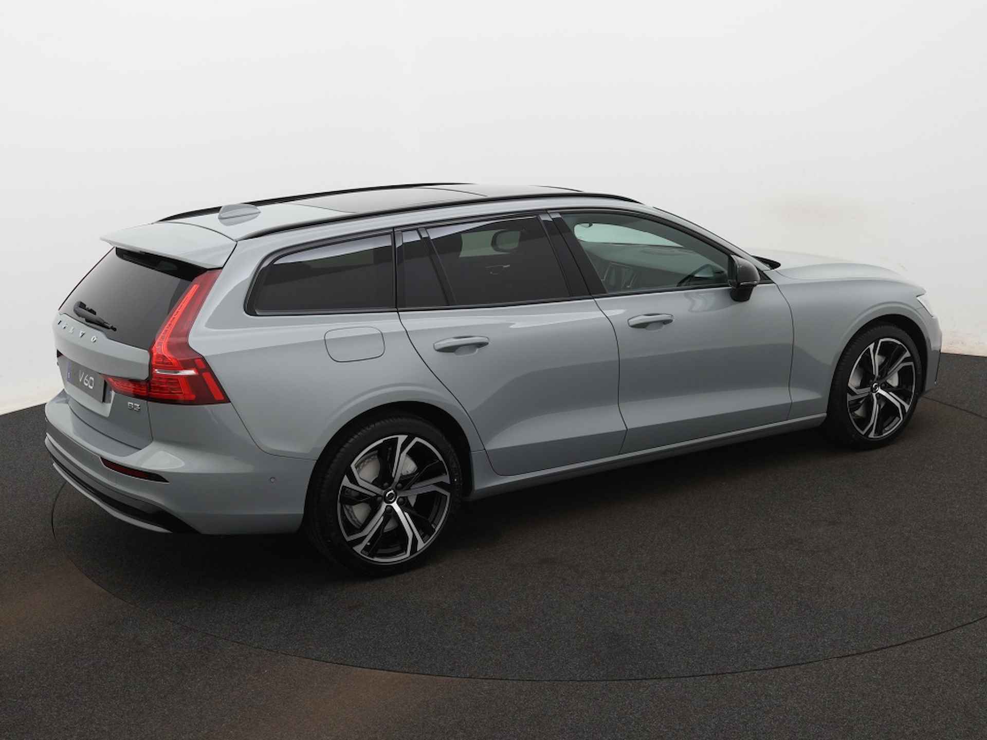 Volvo V60 2.0 B3 Ultimate Dark - 10/38