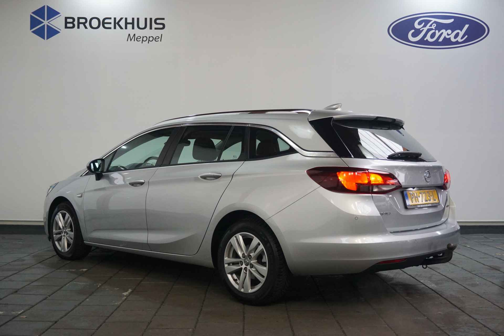 Opel Astra Sports Tourer 1.4 Innovation | Trekhaak | Xenon | Camera | Clima | Navi | - 4/36