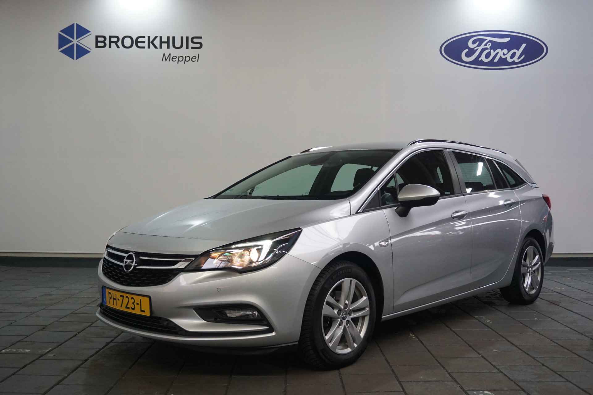 Opel Astra Sports Tourer 1.4 Innovation | Trekhaak | Xenon | Camera | Clima | Navi | - 2/36