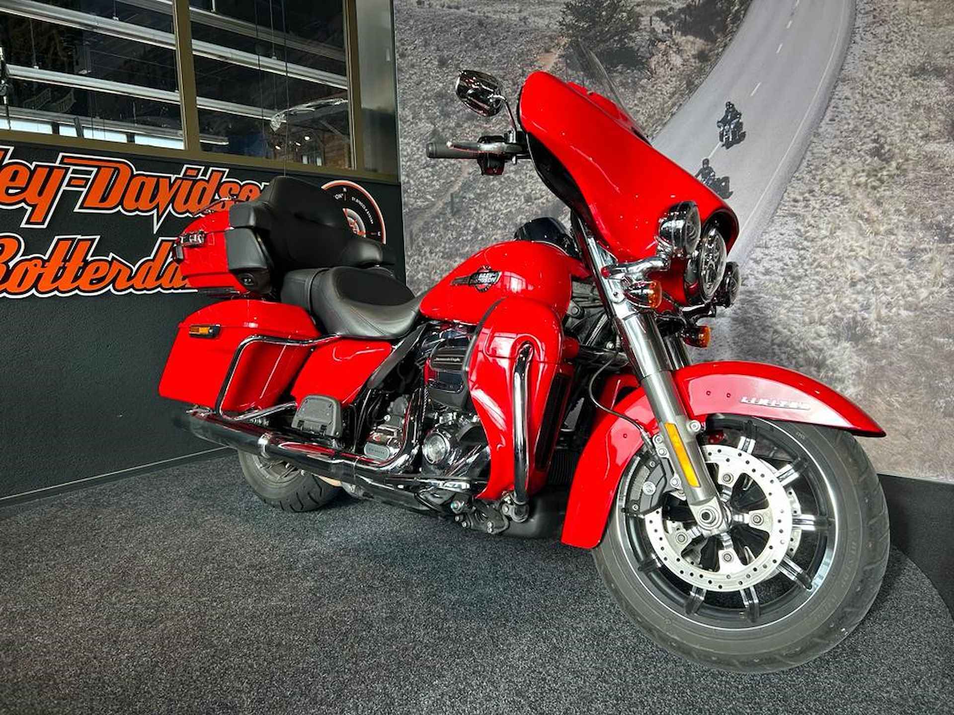 Harley-Davidson FLHTK ULTRA LIMITED - 1/12