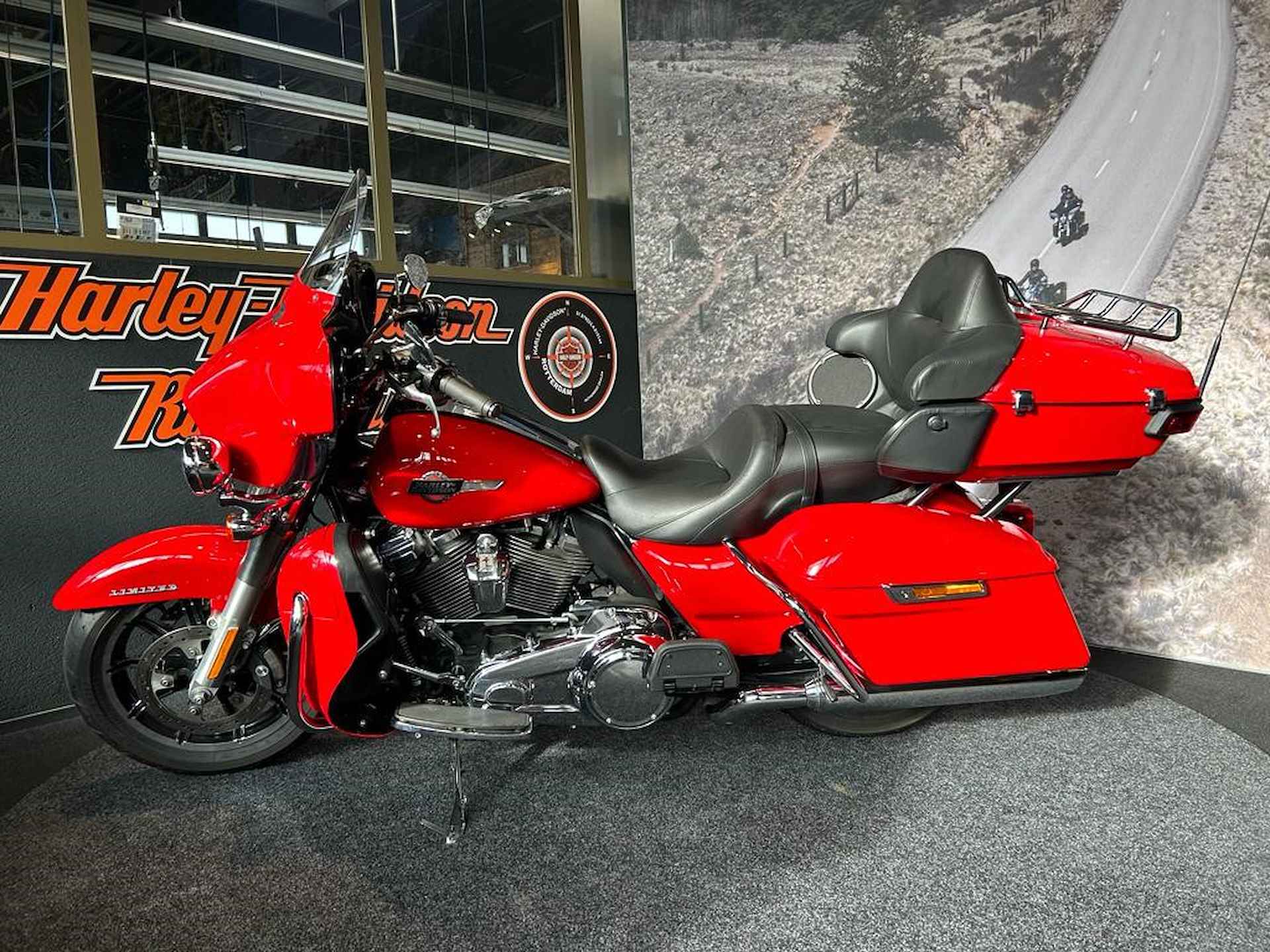 Harley-Davidson FLHTK ULTRA LIMITED - 2/12