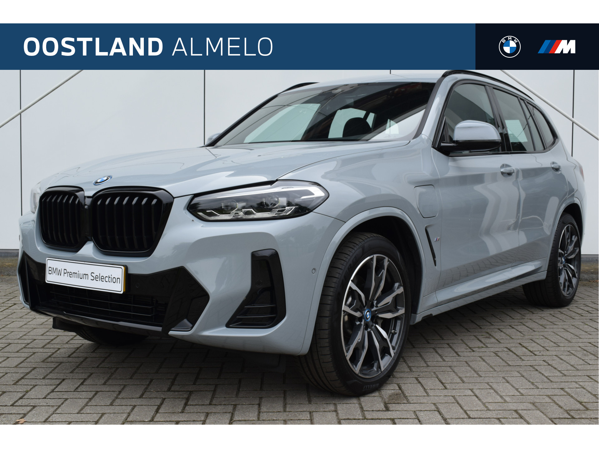 BMW X3 xDrive30e High Executive M Sport Automaat / Sportstoelen / Stoelverwarming / LED / Parking Assistant / Comfort Access / Live Cockpit Professional / Verwarmd stuurwiel