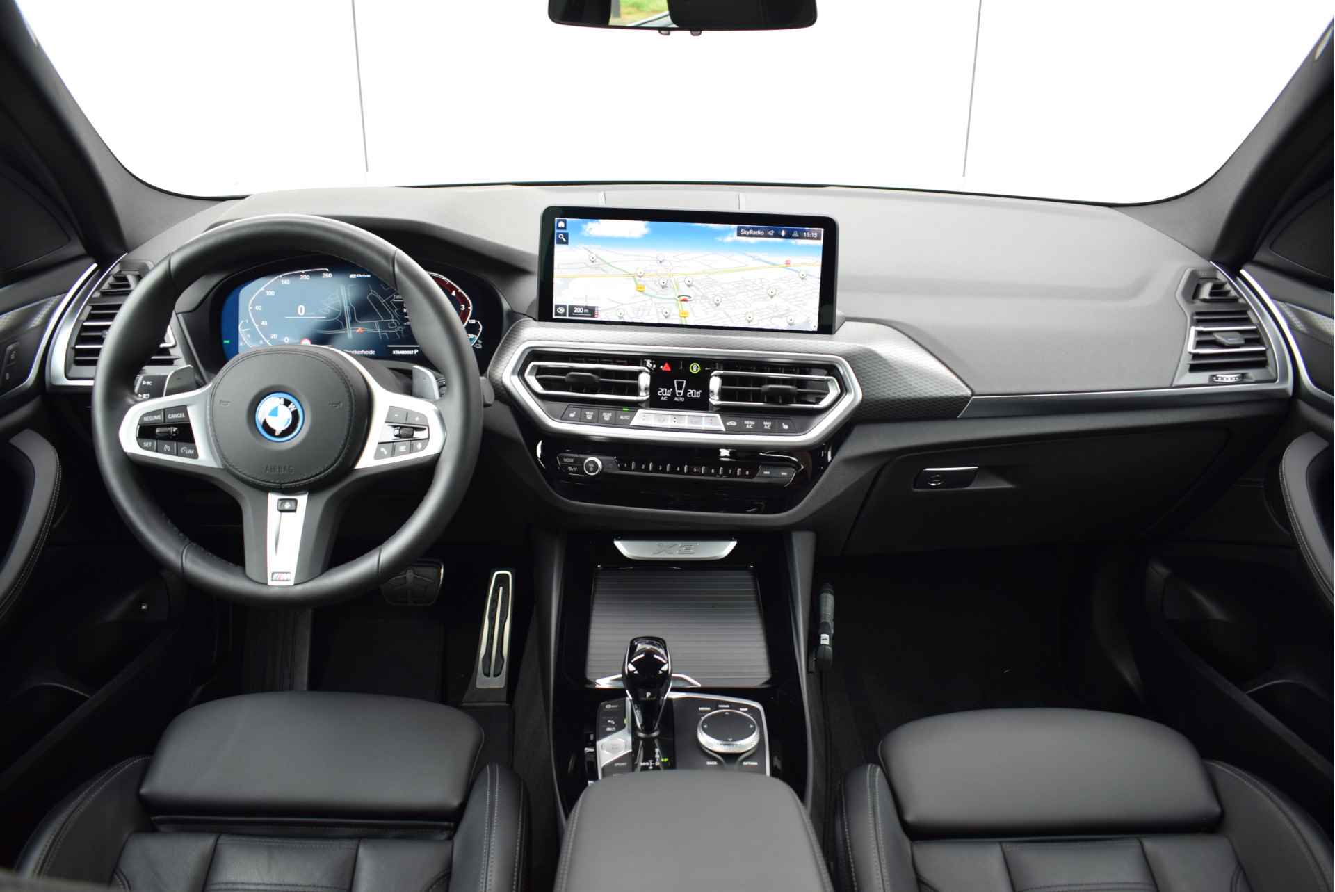 BMW X3 xDrive30e High Executive M Sport Automaat / Sportstoelen / Stoelverwarming / LED / Parking Assistant / Comfort Access / Live Cockpit Professional / Verwarmd stuurwiel - 4/28