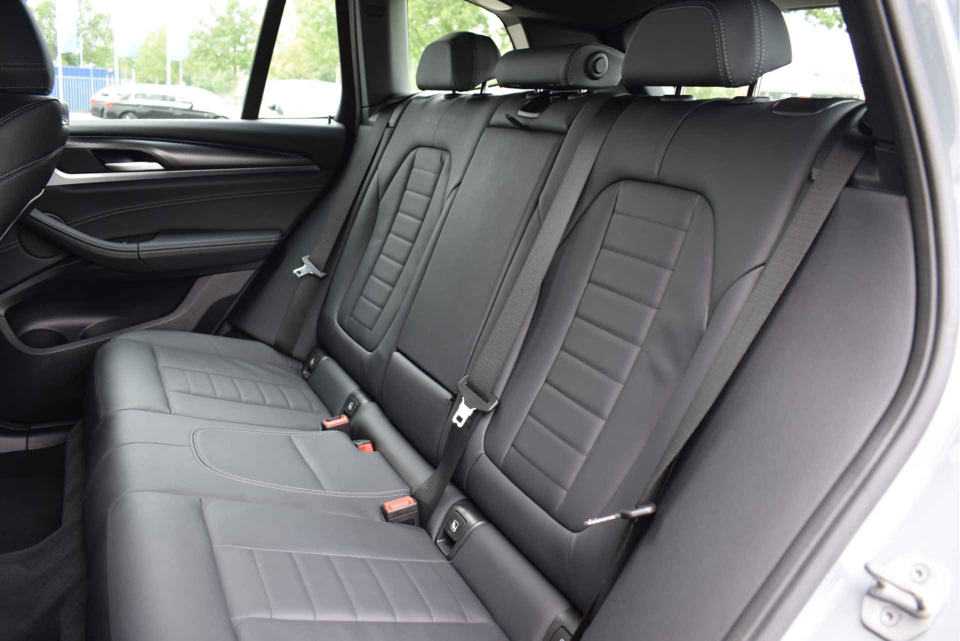 BMW X3 xDrive30e High Executive M Sport Automaat / Sportstoelen / Stoelverwarming / LED / Parking Assistant / Comfort Access / Live Cockpit Professional / Verwarmd stuurwiel - 6/28