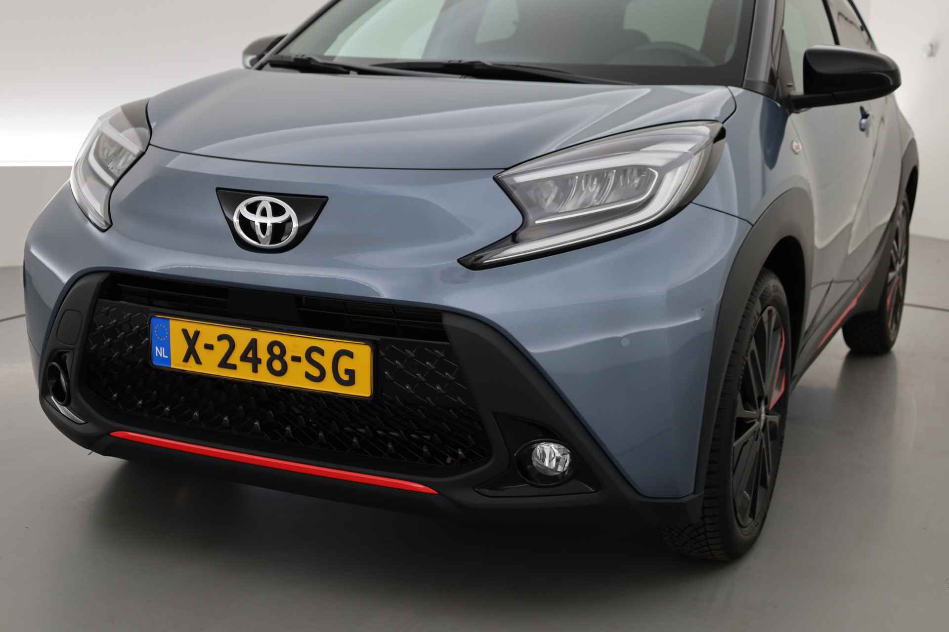 Toyota Aygo X 1.0 VVT-i S-CVT Undercover | Navi | Keyless | Stoelverw. | Adapt. Cruise | Camera | PDC V+A | 18" | JBL - 22/30