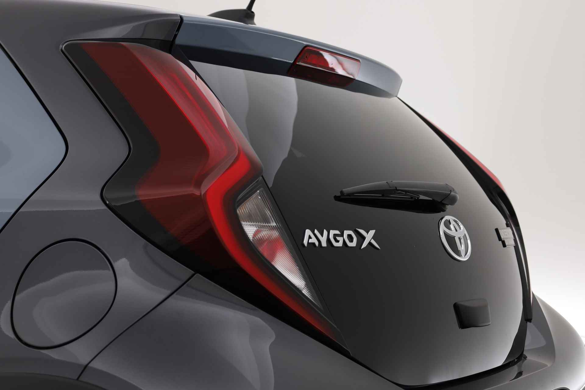 Toyota Aygo X 1.0 VVT-i S-CVT Undercover | Navi | Keyless | Stoelverw. | Adapt. Cruise | Camera | PDC V+A | 18" | JBL - 28/30