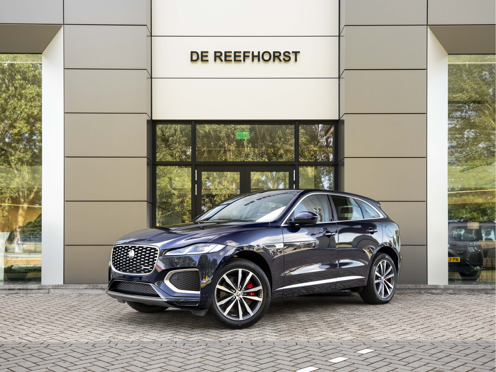 Jaguar F-Pace P400e 404pk AWD PHEV R-Dynamic S | 5 jaar garantie | 0 km - NIEUW | Elektr. Trekhaak | Adaptive Cruise |