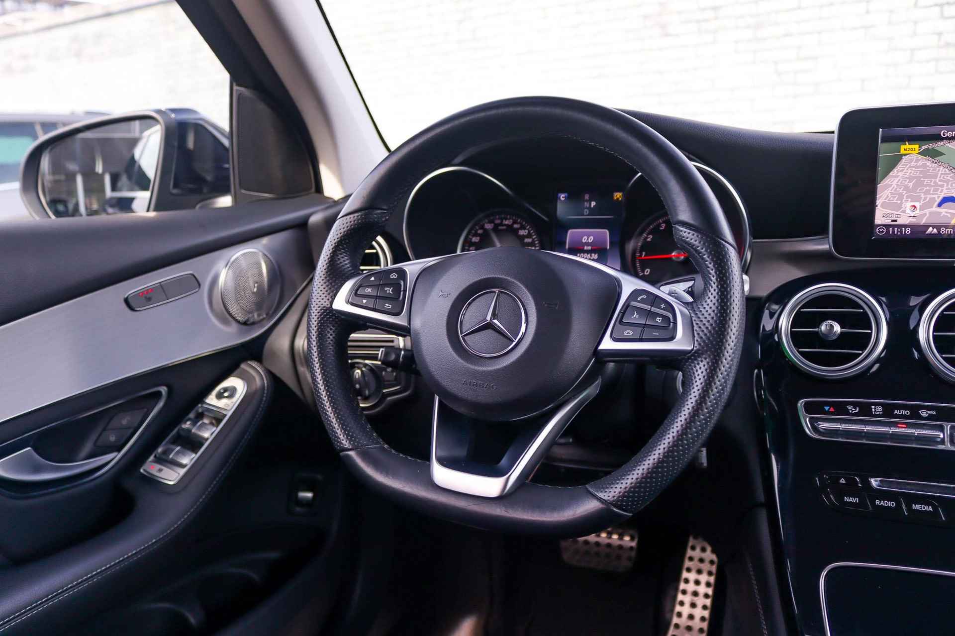 Mercedes-Benz GLC GLC 250 Automaat 4MATIC Exclusive Exterieur | AMG Line Interieur | Ambition Pakket | Trekhaak | Burmester Audio | Stoelverwarming | LED | Parktronic - 17/34