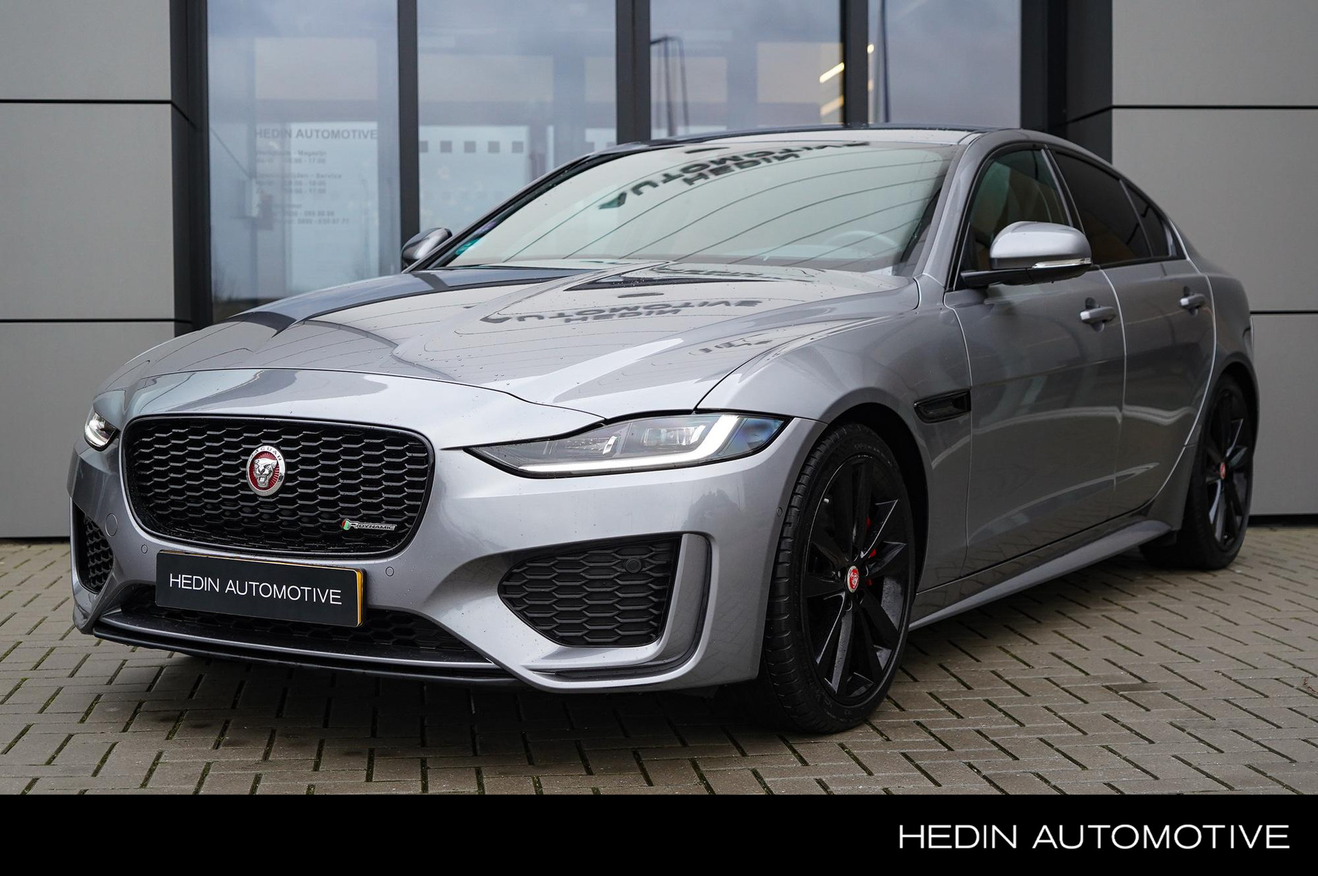 Jaguar XE 2.0 P250 R-Dynamic SE