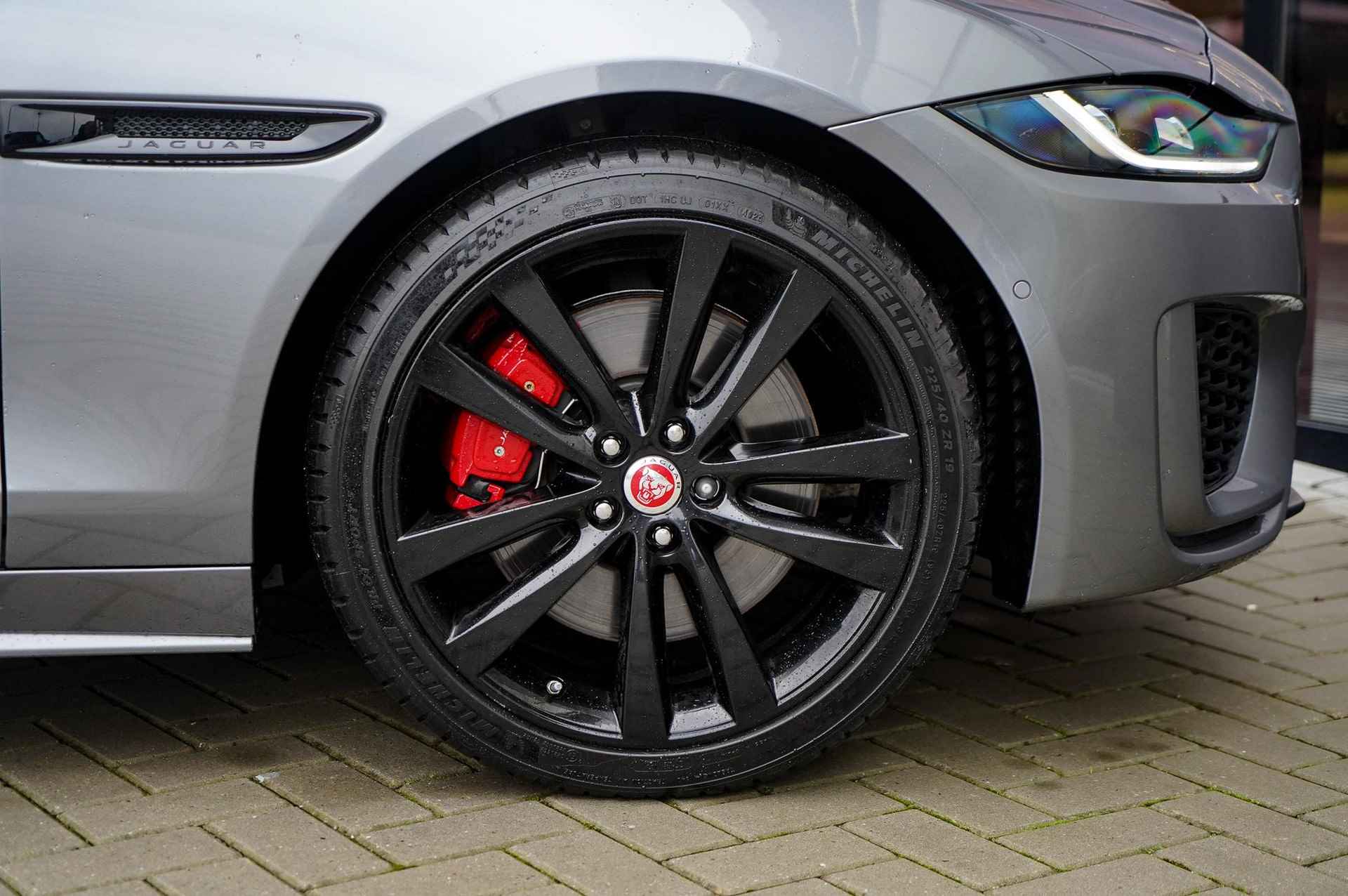 Jaguar XE 2.0 P250 R-Dynamic SE - 7/30