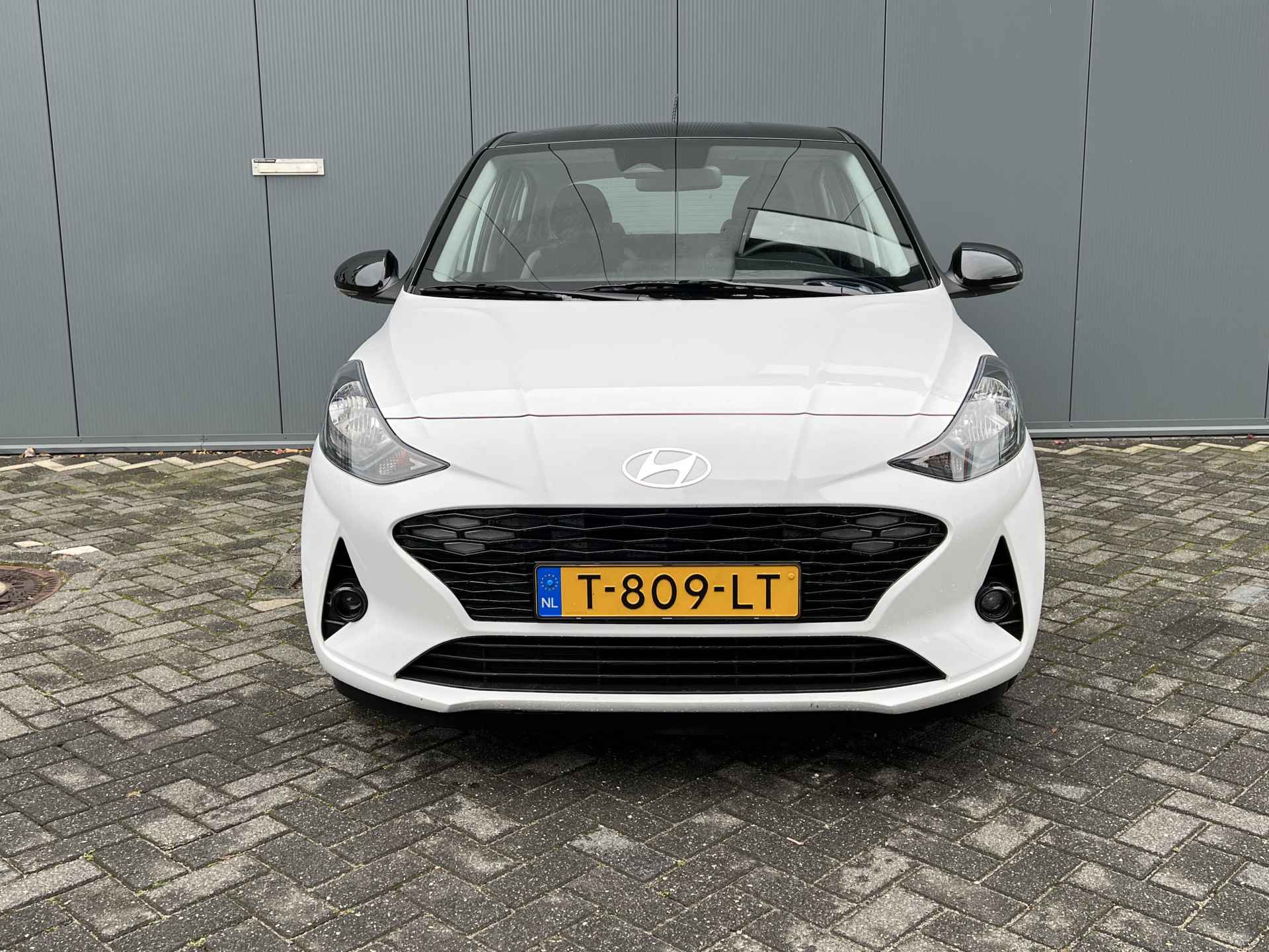 Hyundai i10 1.0 67pk Comfort Two-Tone Facelift | LED | Airco | Carplay | Navigatie | Bluetooth | Cruisecontrol | 1e Eigenaar - 4/24