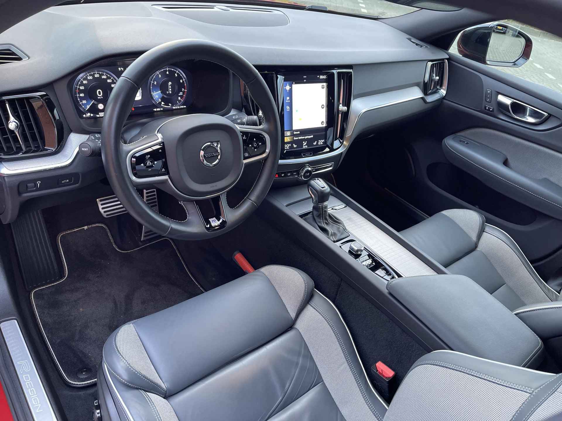 Volvo S60 2.0 T4 R-Design | Geheugenstoelen | Stoelverwarming V+A | Adapt. Cruise Control | Dodehoek | Leder | Apple Carplay/Android Auto | Rijklaarprijs! - 10/34