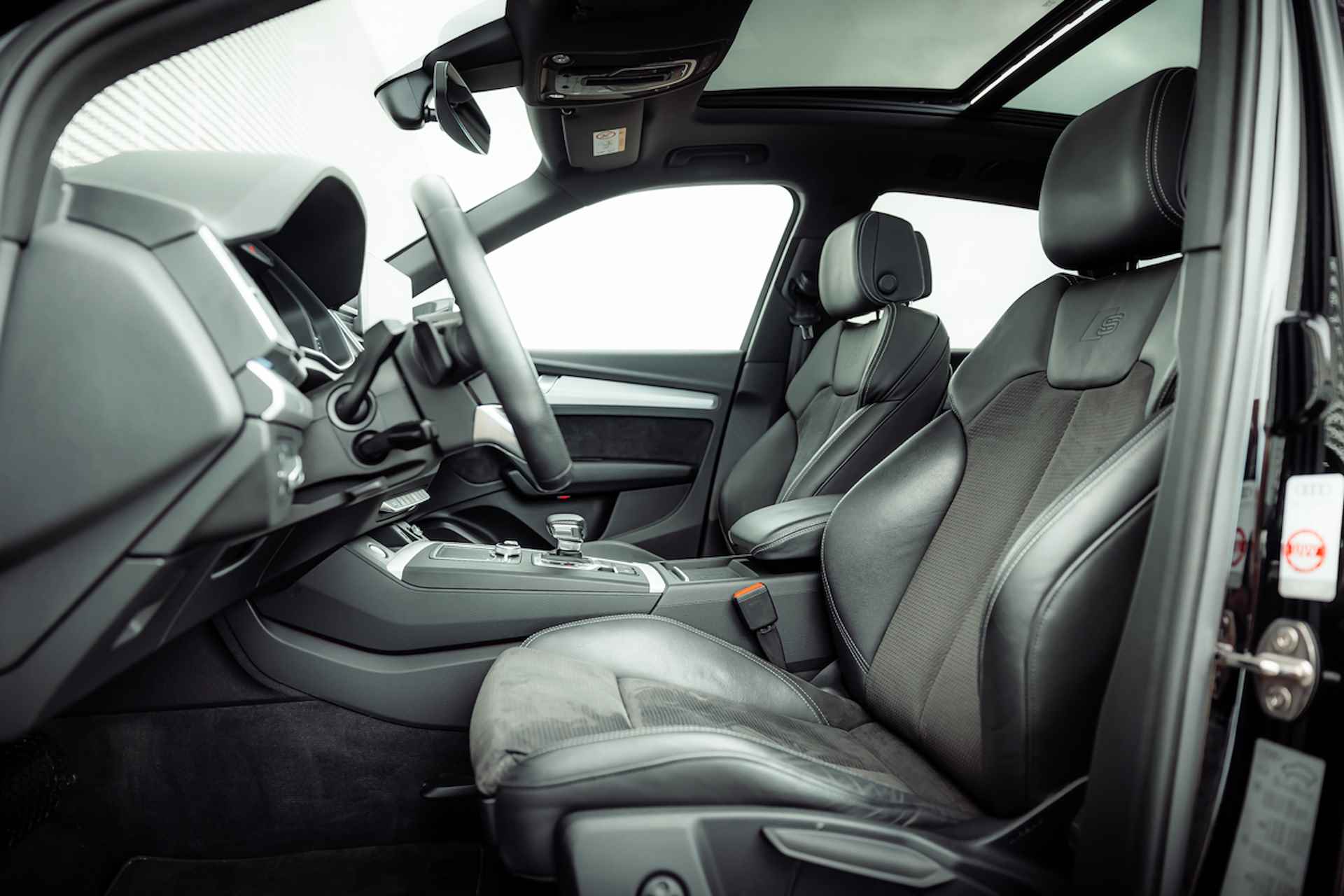 Audi Q5 55 TFSI e 367pk quattro S Line | Panoramadak | Matrix | 20" LM velgen | Comfortsleutel | Camera | Stoelverwarming | Privacy glass | Audi Sound - 16/35