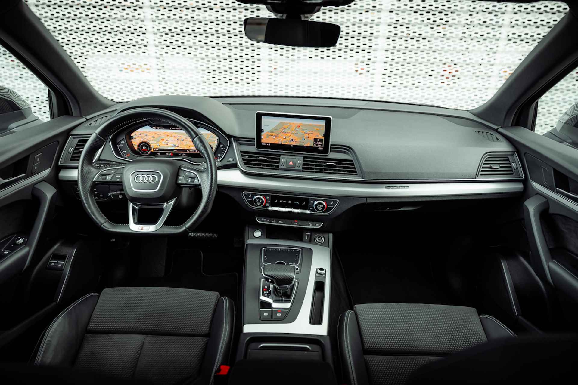 Audi Q5 55 TFSI e 367pk quattro S Line | Panoramadak | Matrix | 20" LM velgen | Comfortsleutel | Camera | Stoelverwarming | Privacy glass | Audi Sound - 17/35