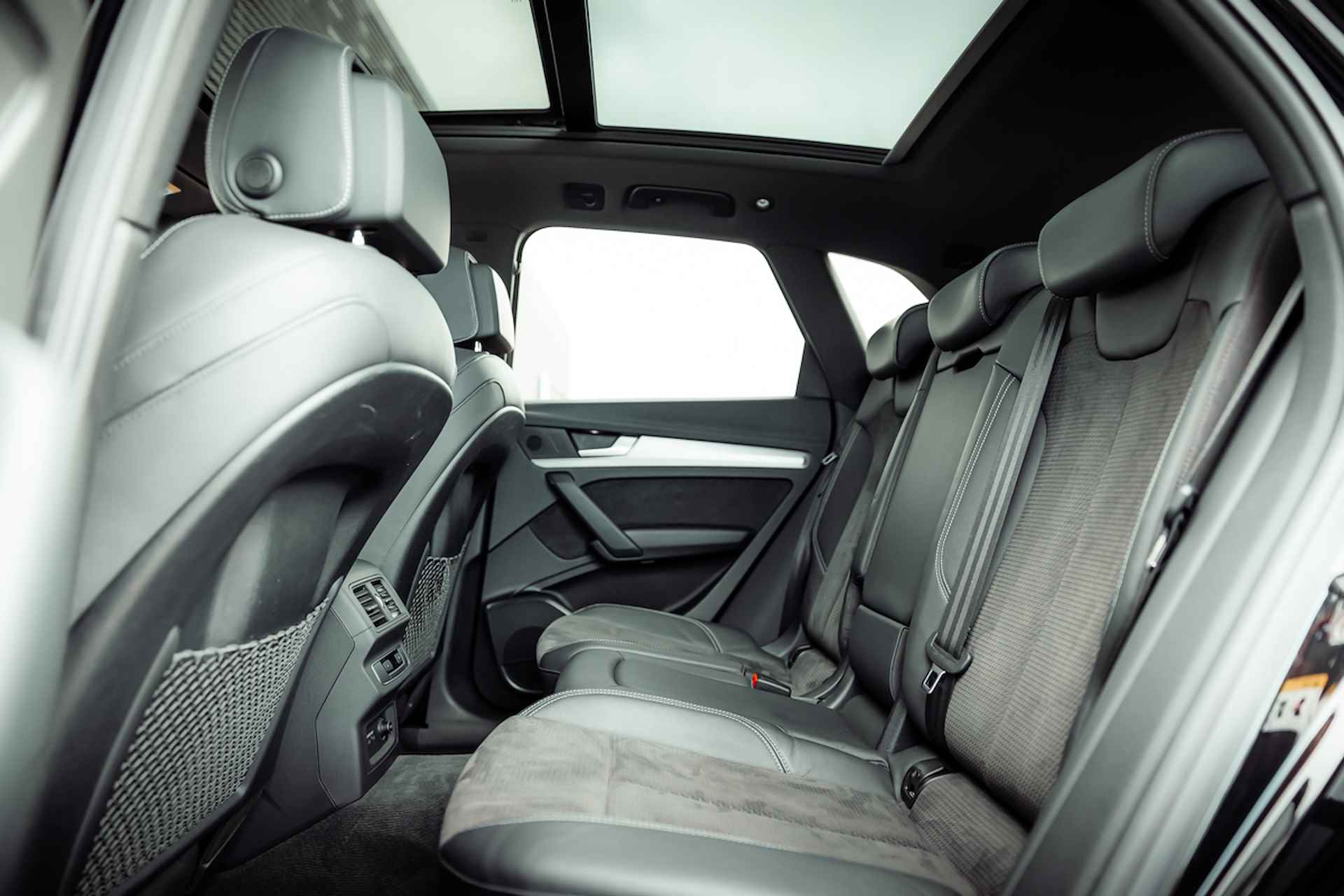 Audi Q5 55 TFSI e 367pk quattro S Line | Panoramadak | Matrix | 20" LM velgen | Comfortsleutel | Camera | Stoelverwarming | Privacy glass | Audi Sound - 22/35