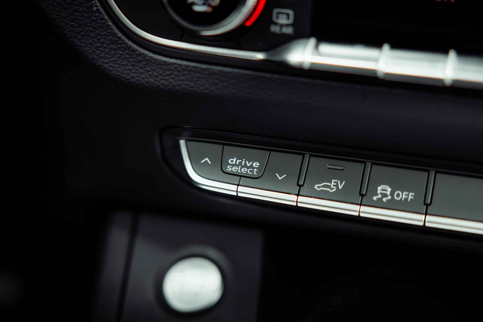 Audi Q5 55 TFSI e 367pk quattro S Line | Panoramadak | Matrix | 20" LM velgen | Comfortsleutel | Camera | Stoelverwarming | Privacy glass | Audi Sound - 29/35