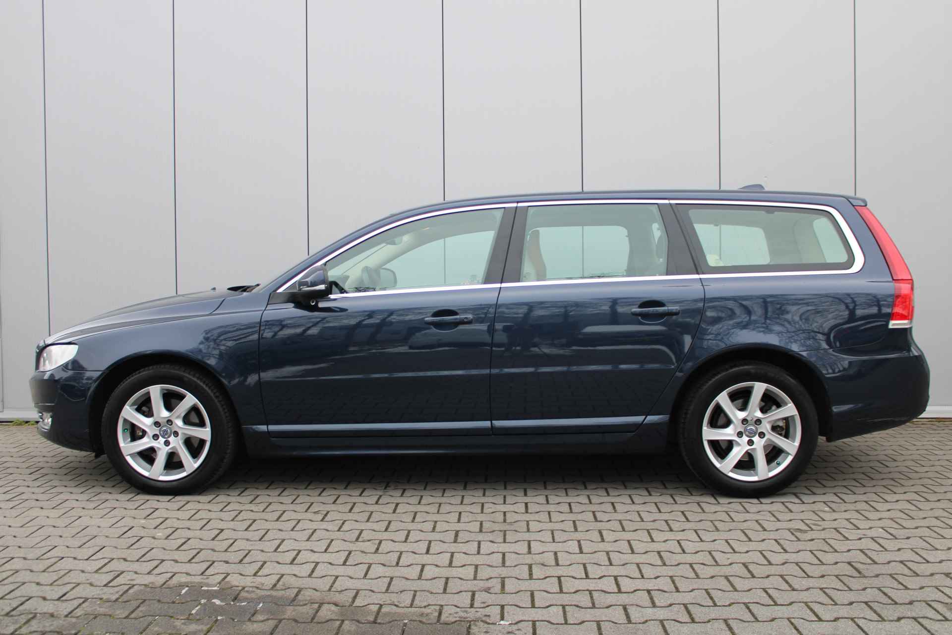 Volvo V70 T5 245pk AUTOMAAT Nordic+ | Trekhaak | BLIS | STANDKACHEL | STOELVERWARMING - 6/35