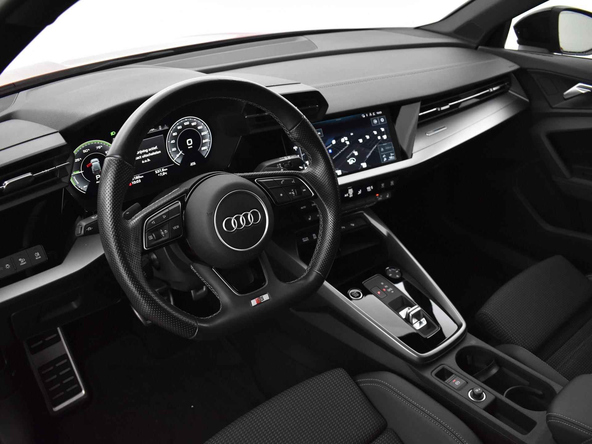 Audi A3 Sportback 40 TFSIe 204pk S-tronic S edition Competition · Keyless · Camera · Side Assist · Smartphone Interface · 18'' Inch · - 4/56