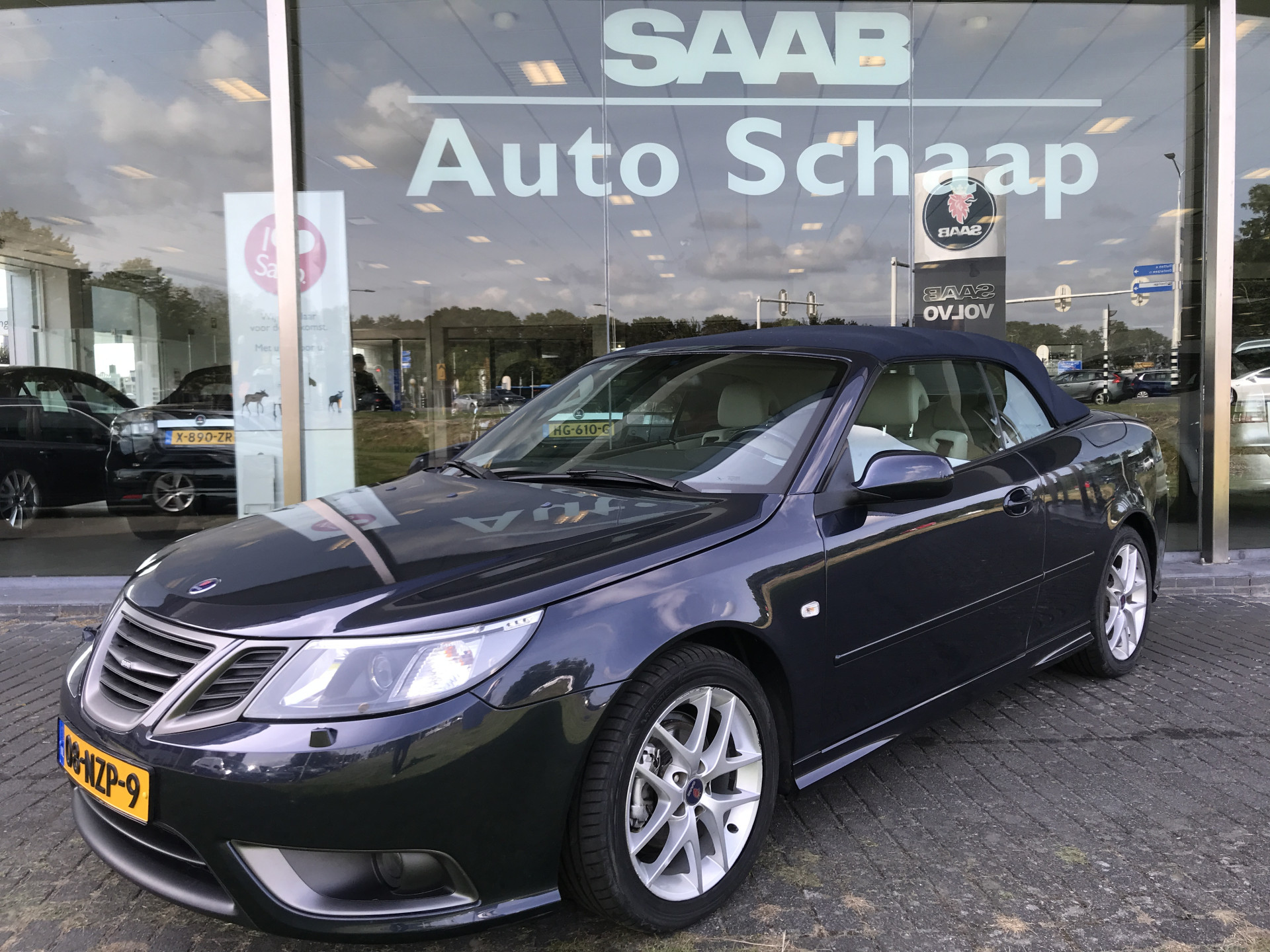 Saab 9-3 Cabrio 1.8t Vector TX Automaat | Rijklaar incl 12 mnd Bovag | Meesturende xenon Carbon Navigatie Blauwe kap