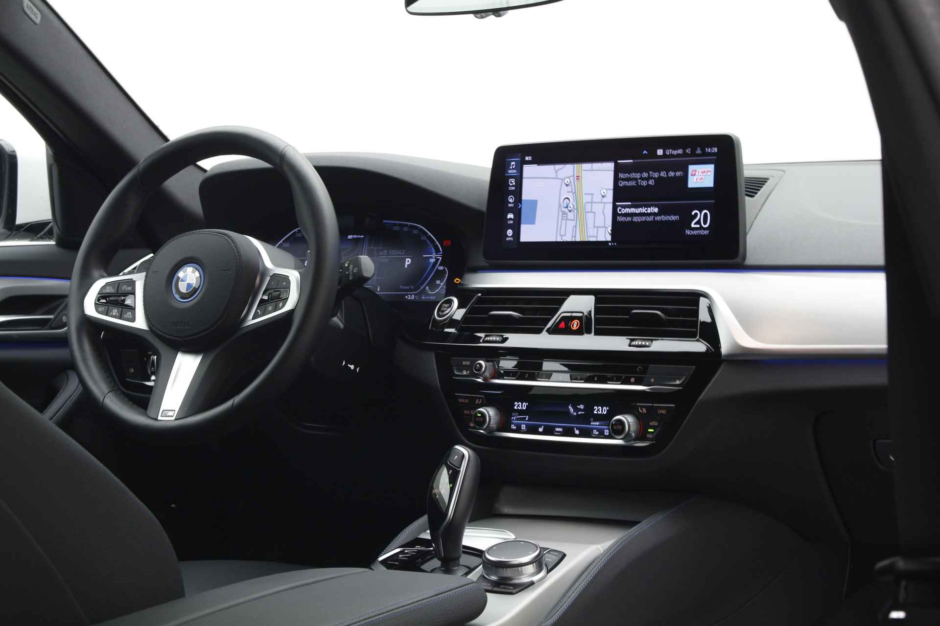 BMW 5 Serie Touring 530e M-Sport | 2024!!! | Trekhaak | Leder | Camera | Driving Assistant Professional | Laser - 32/37