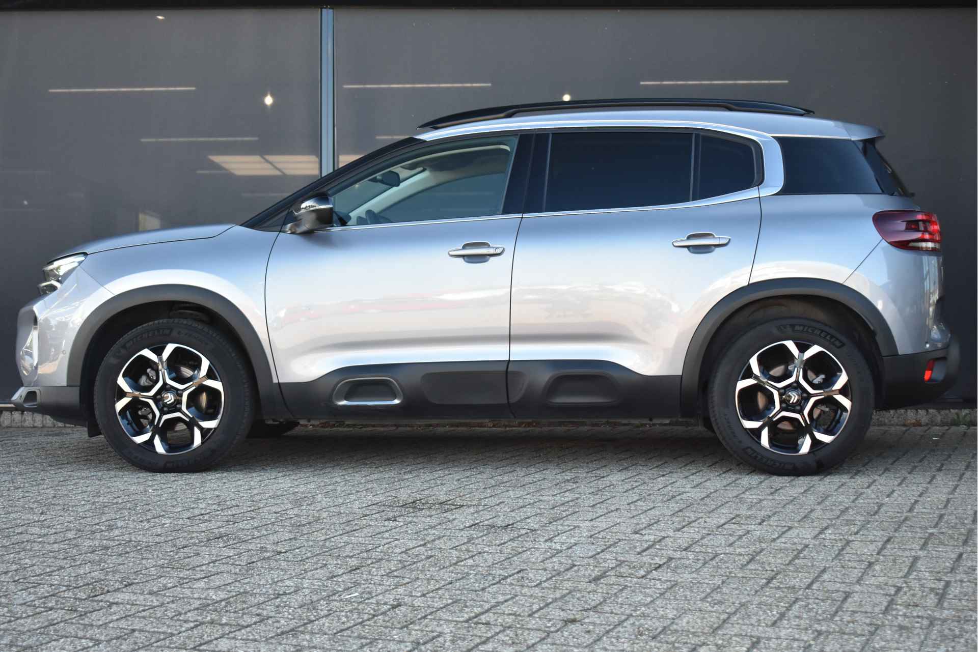 Citroën C5 Aircross 1.2 PureTech Business Plus 130pk Automaat | Leder | Adaptive Cruise | Navigatie | Achteruitrijcamera | Climate Control | Full-LE - 4/45