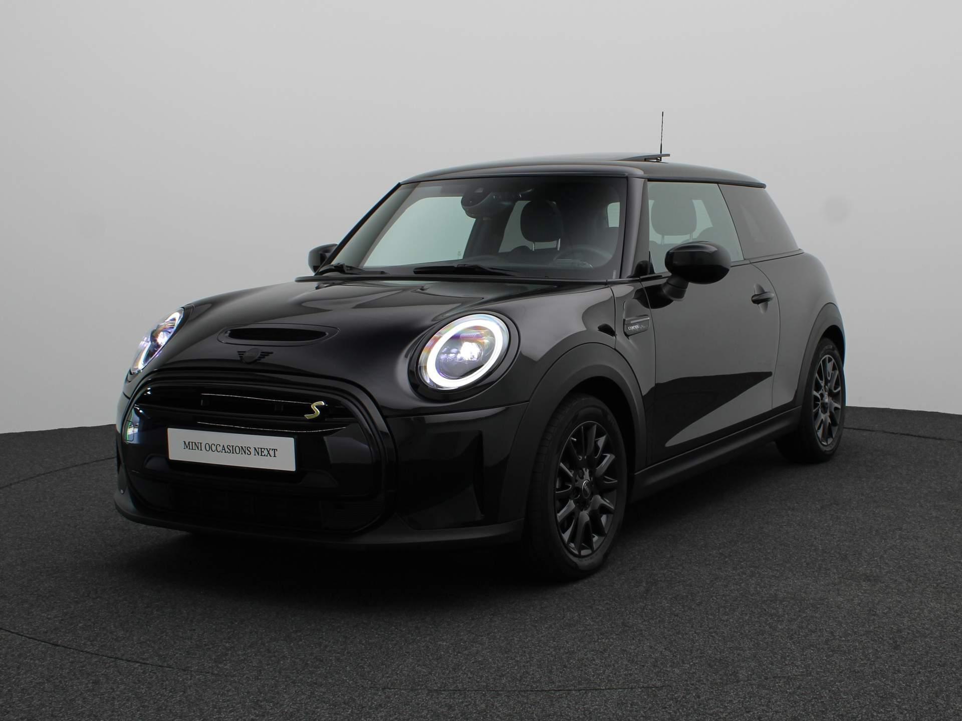 MINI Electric Camden Plus Edition Classic + Driving Assistant + Glazen panoramadak + Achteruitrijcamera + LEDER + PDC + LED