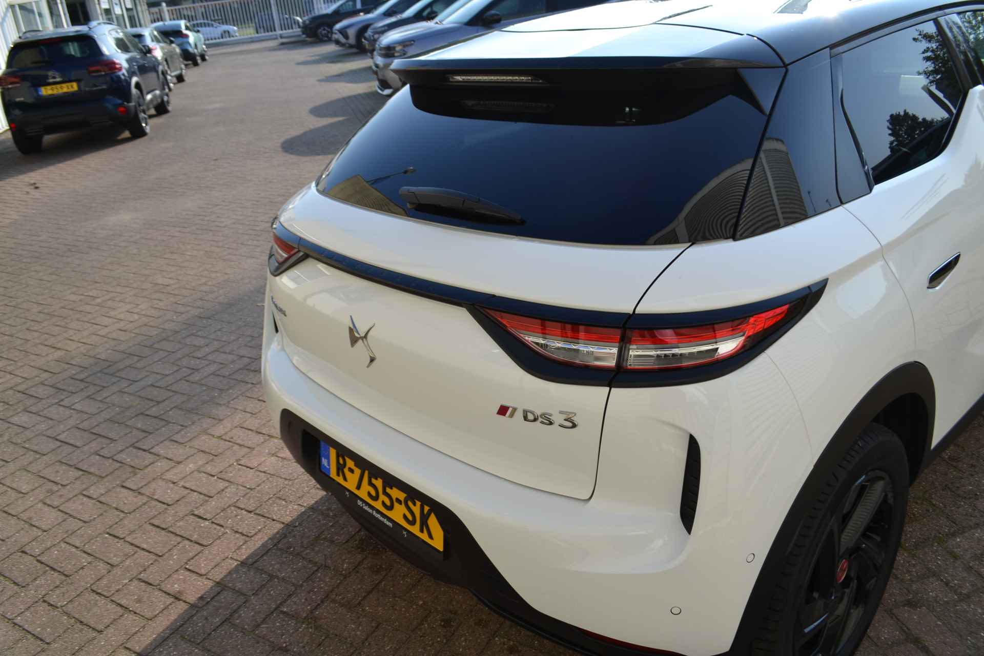 DS DS 3 Crossback E-Tense Performance Line+ 50 kWh I NAVIGATIE I ACHTERUITRIJCAMERA I PARKEERSENSOREN VOOR EN ACHTER I L.M. VELGEN I KEYLESS ENTRY I - 7/39