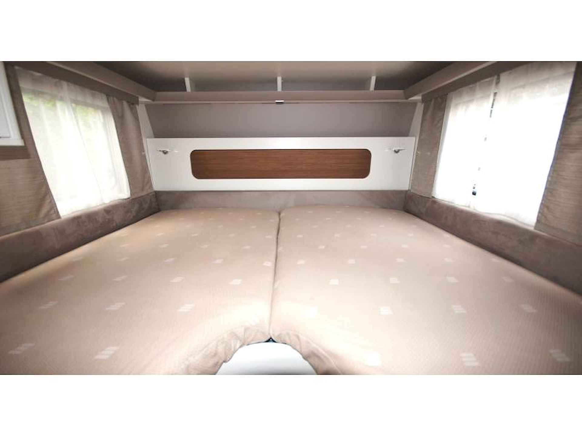 Eriba Nova 480 V-bed/Mover/Thule luifel - 7/16