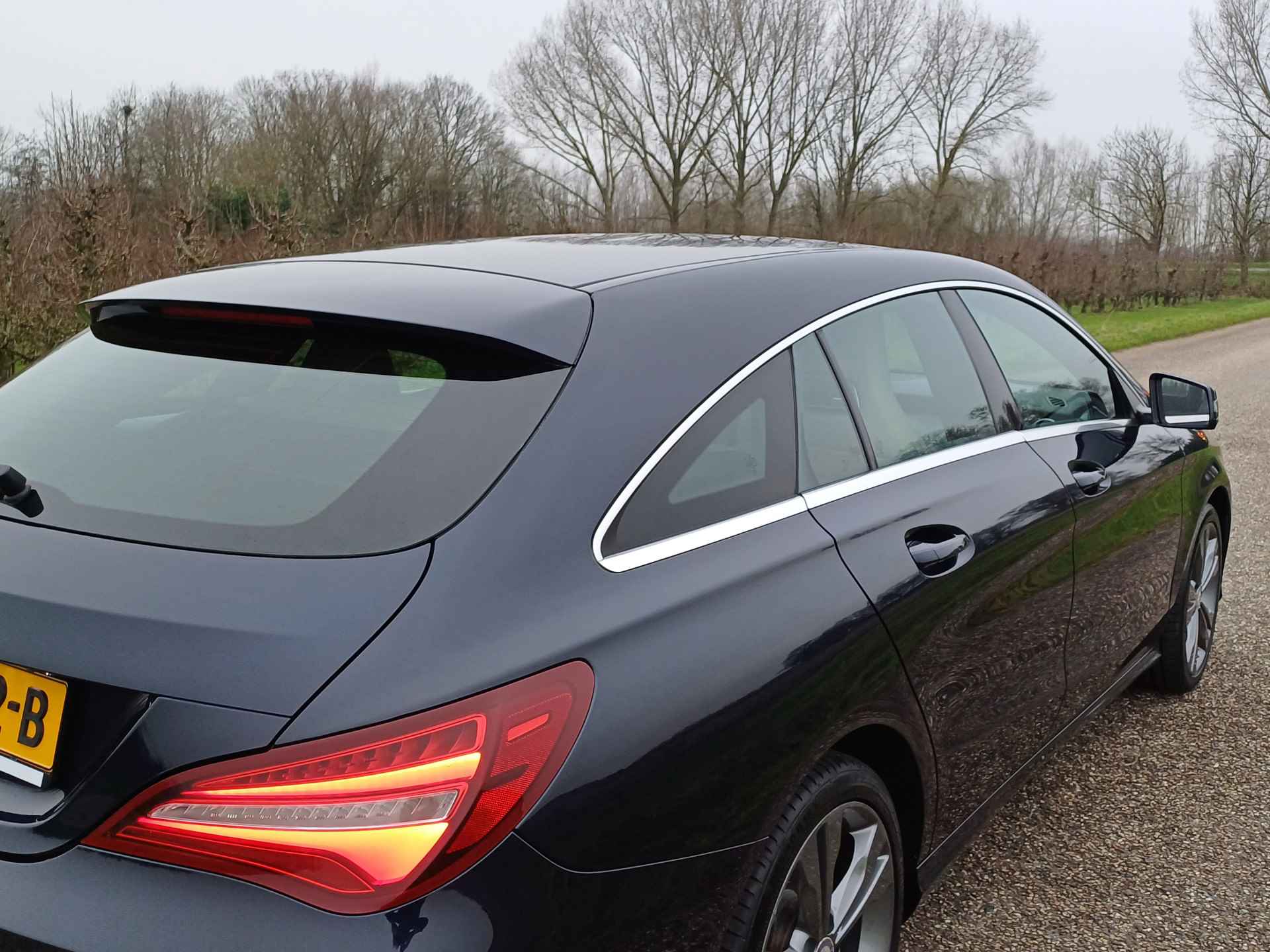 Mercedes-Benz CLA-Klasse Shooting Brake 180 Business Solution | Chique combi !  | Leder | Lage km ! | Navi | Camera - 17/53