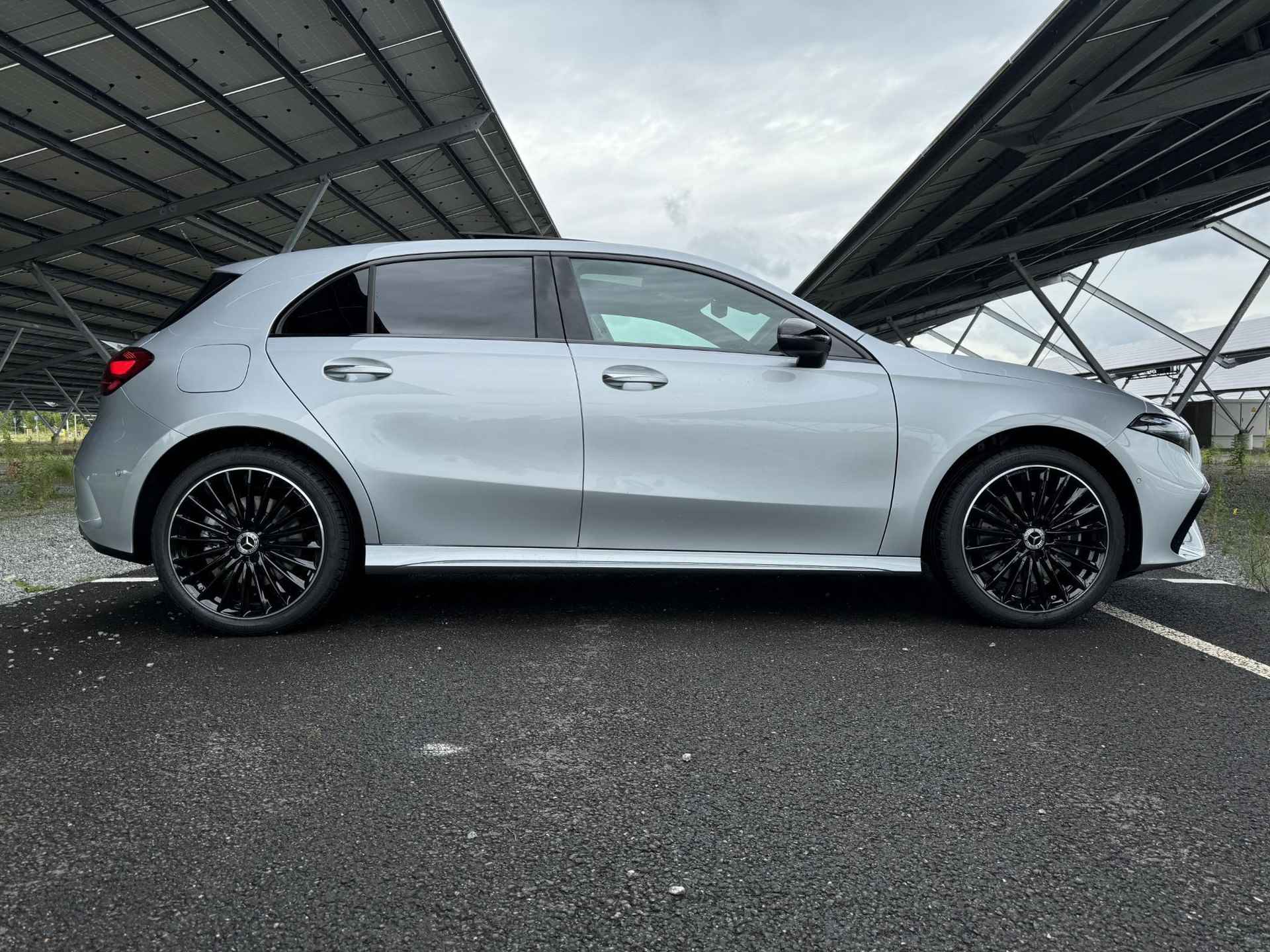 Mercedes-Benz A-klasse 250 e Star Edition AMG Line | Panoramadak | Sfeerverlichting | Stoelverwarming | Parkeercamera | - 5/34