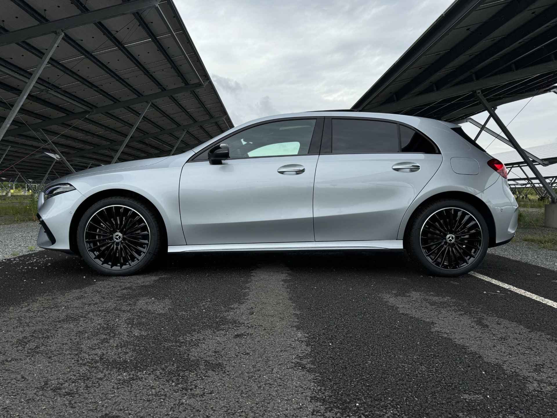 Mercedes-Benz A-klasse 250 e Star Edition AMG Line | Panoramadak | Sfeerverlichting | Stoelverwarming | Parkeercamera | - 9/34