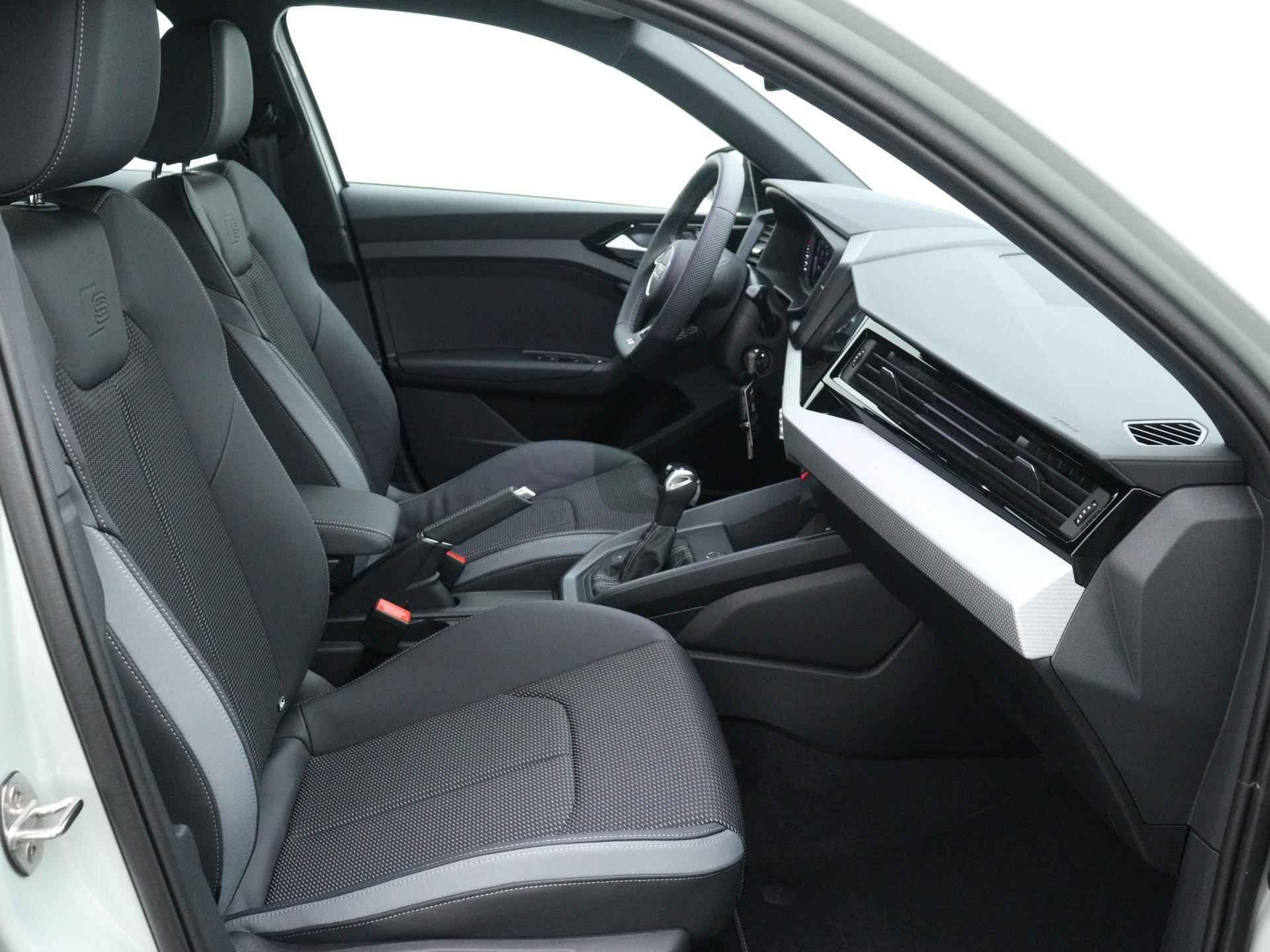 Audi A1 Sportback 25 TFSI S edition 95 PK | Automaat | Climatronic | 3-spaaks Sportstuur | 17 inch lichtmetalen velgen | Contrastpakket | Optiekpakket Zwart plus | Nu € 1.255,- ACTIEKORTING! | DIRECT LEVERBAAR! | - 10/31